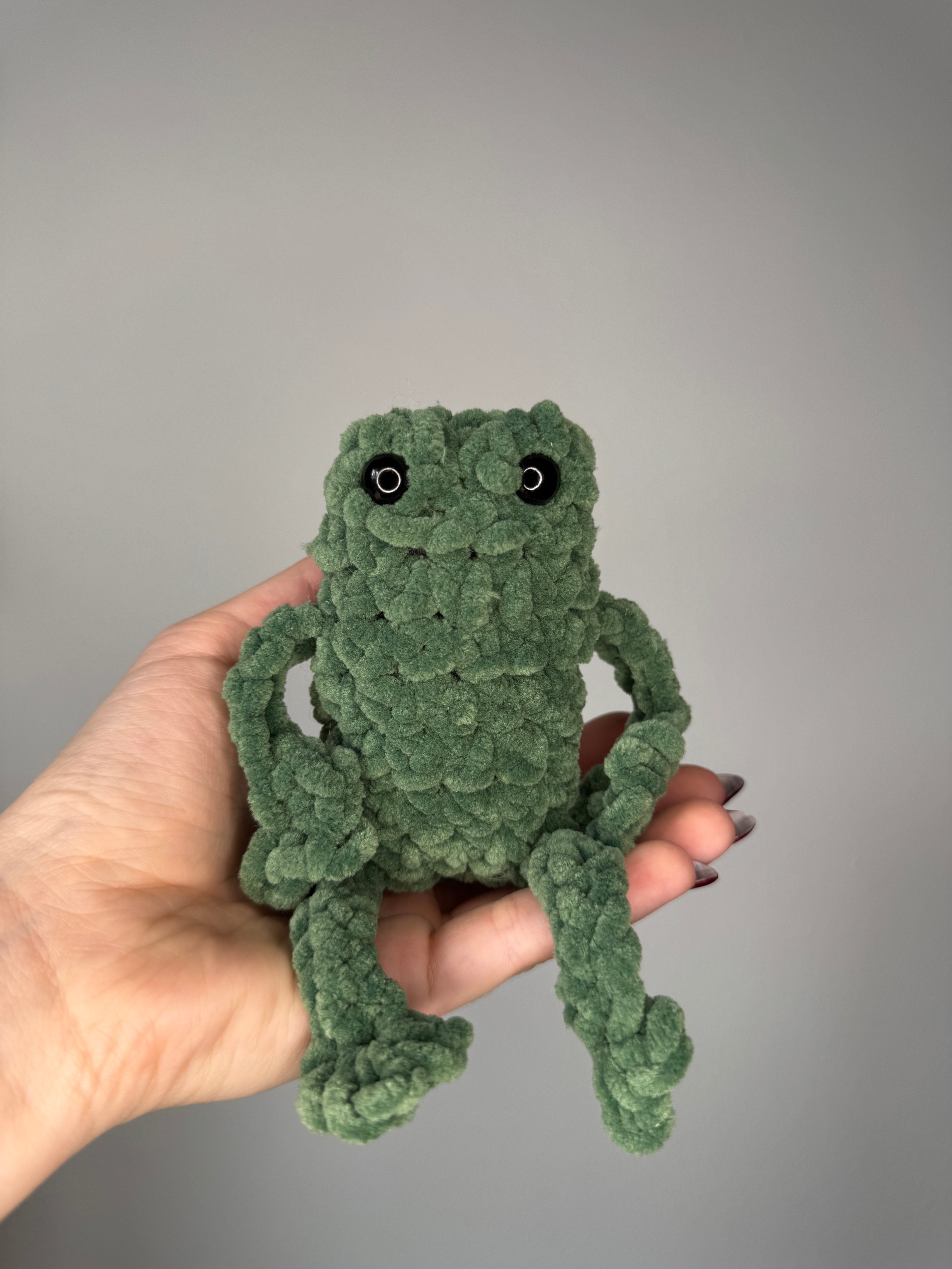 Crochet leggy frog